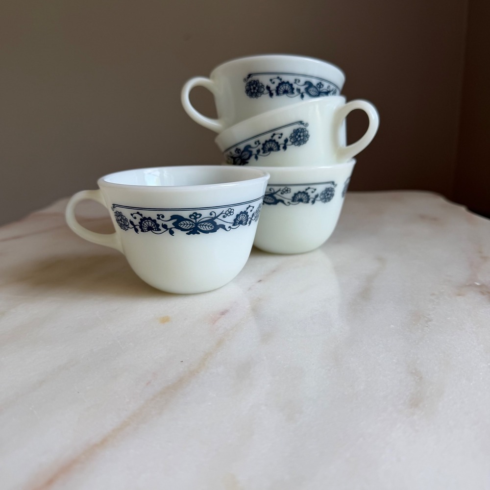 Pyrex Old Town Blue Onion Tea Cups Set of 4 Milk Glass Coffee Mugs Vintage USA - Picture 3 of 4